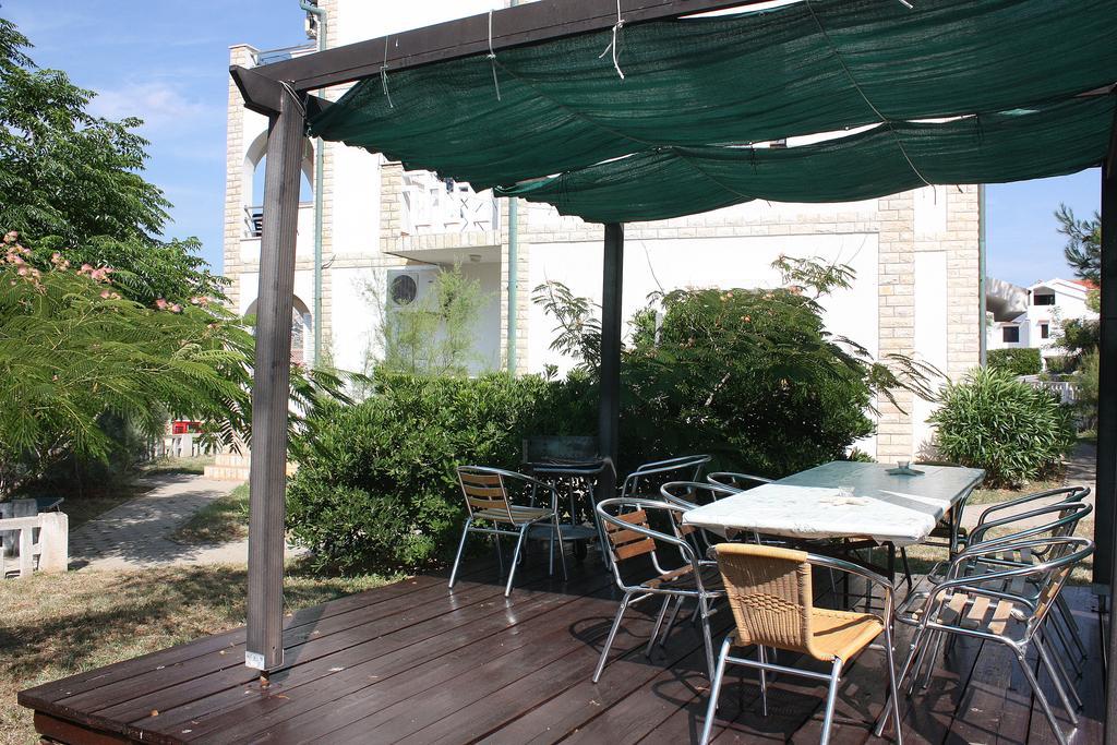 Apartments Tatjana Pag Town Exterior photo