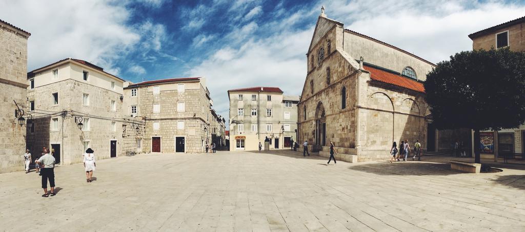 Apartments Tatjana Pag Town Exterior photo