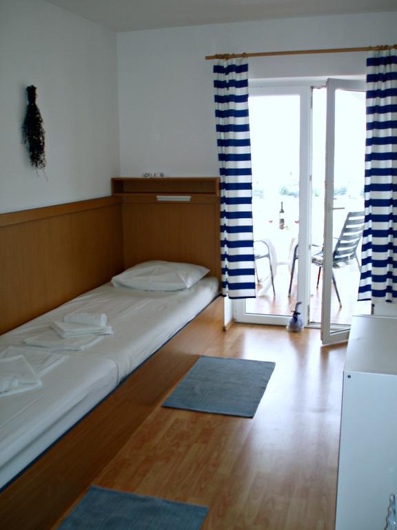 Apartments Tatjana Pag Town Exterior photo